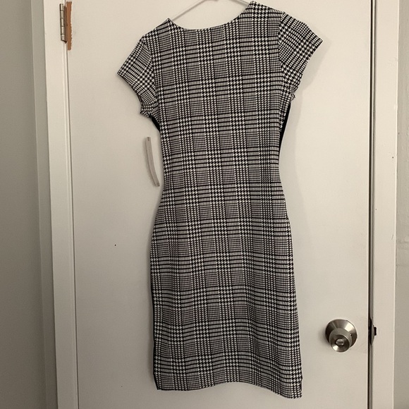 Dress - Picture 4 of 7